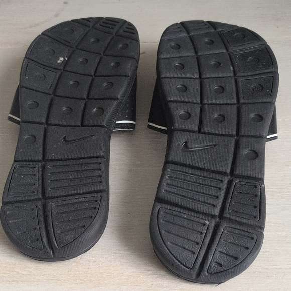 Nike Black and White Slide Sandals - Picture 4 of 4